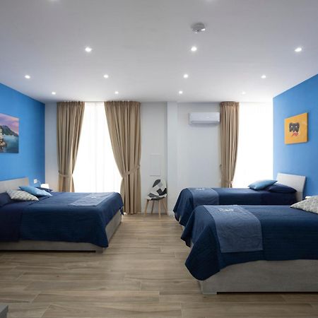 Giuly Suites & Rooms Наполи Екстериор снимка