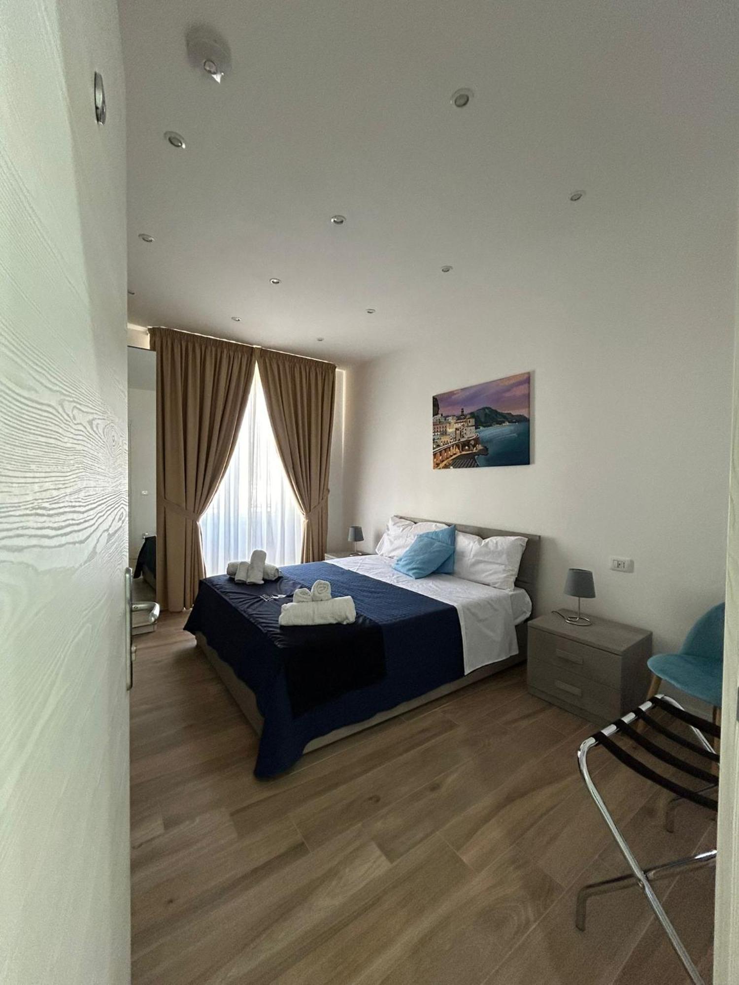 Giuly Suites & Rooms Наполи Екстериор снимка