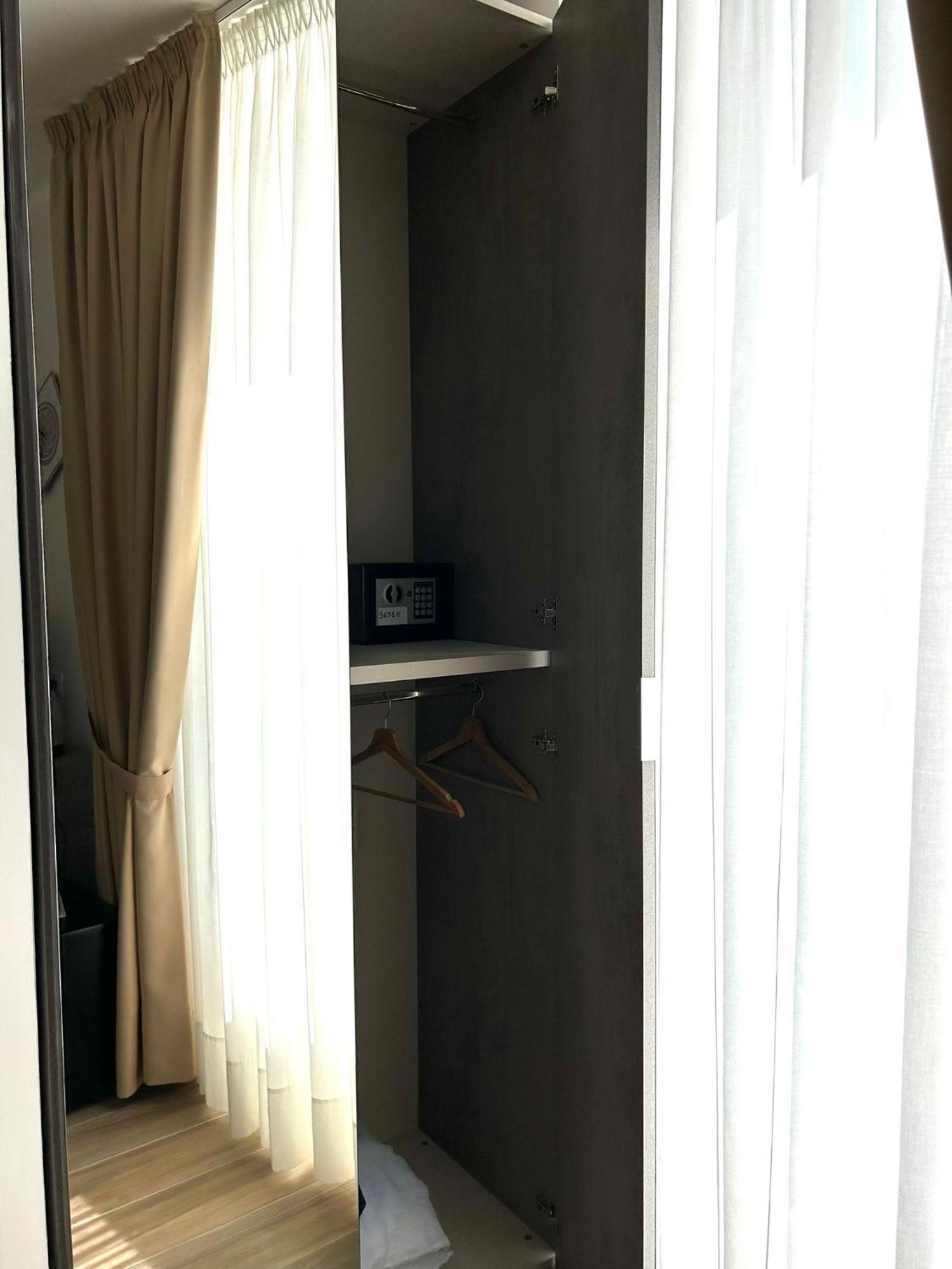 Giuly Suites & Rooms Наполи Екстериор снимка