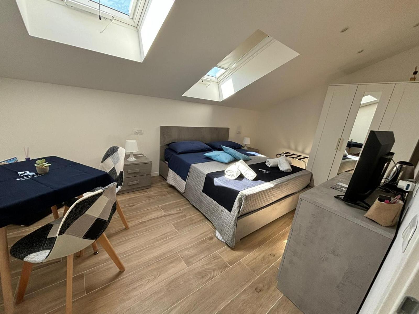 Giuly Suites & Rooms Наполи Екстериор снимка