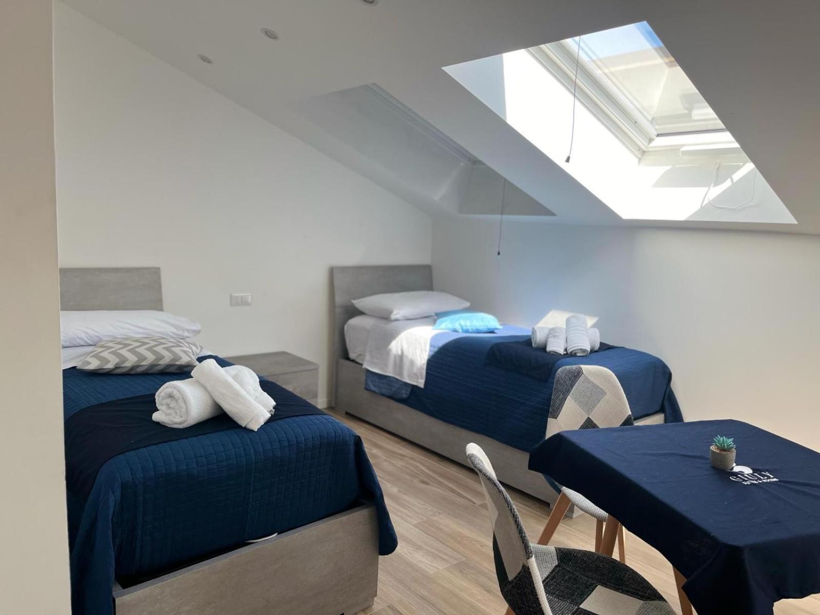 Giuly Suites & Rooms Наполи Екстериор снимка