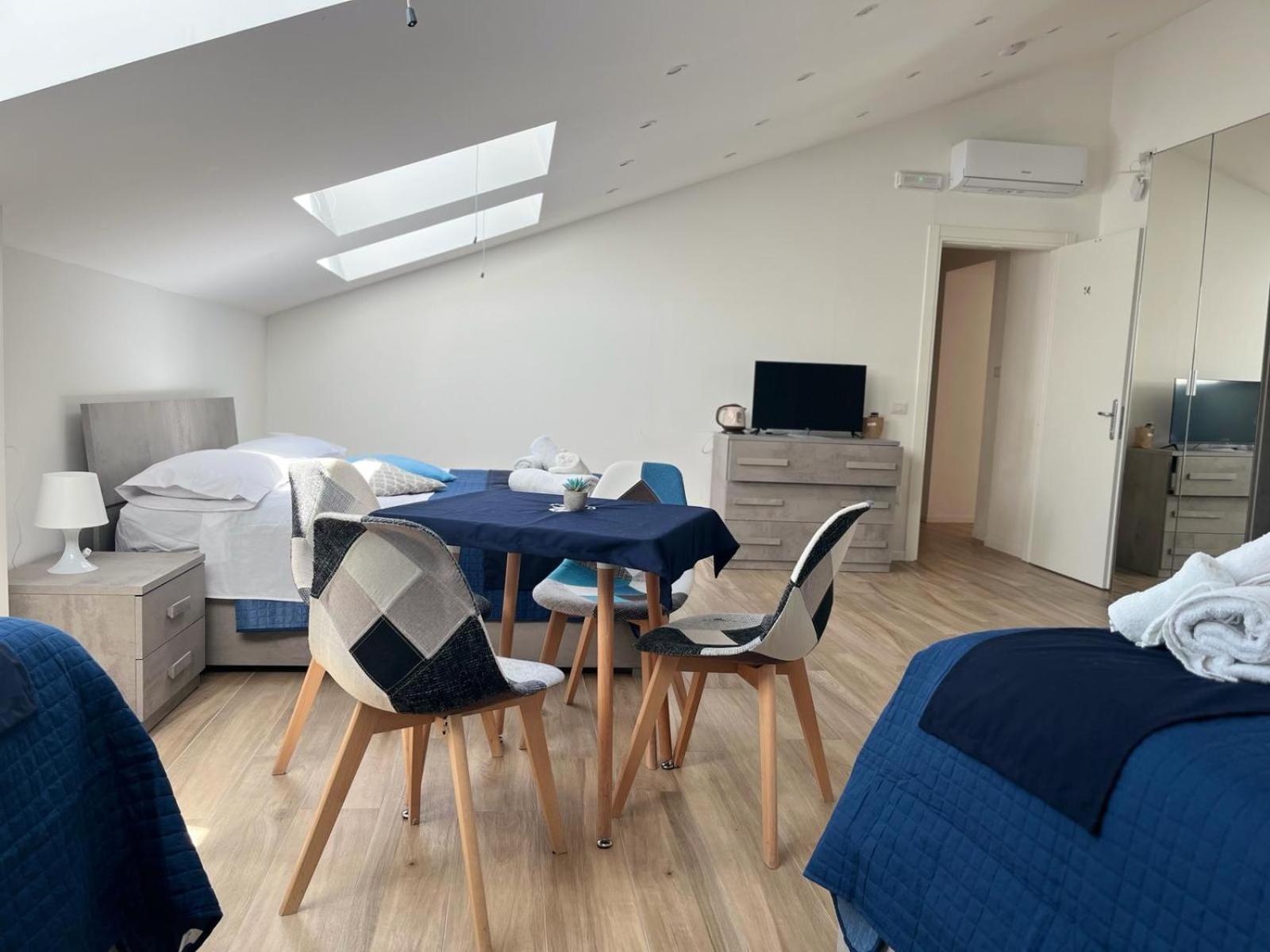 Giuly Suites & Rooms Наполи Екстериор снимка