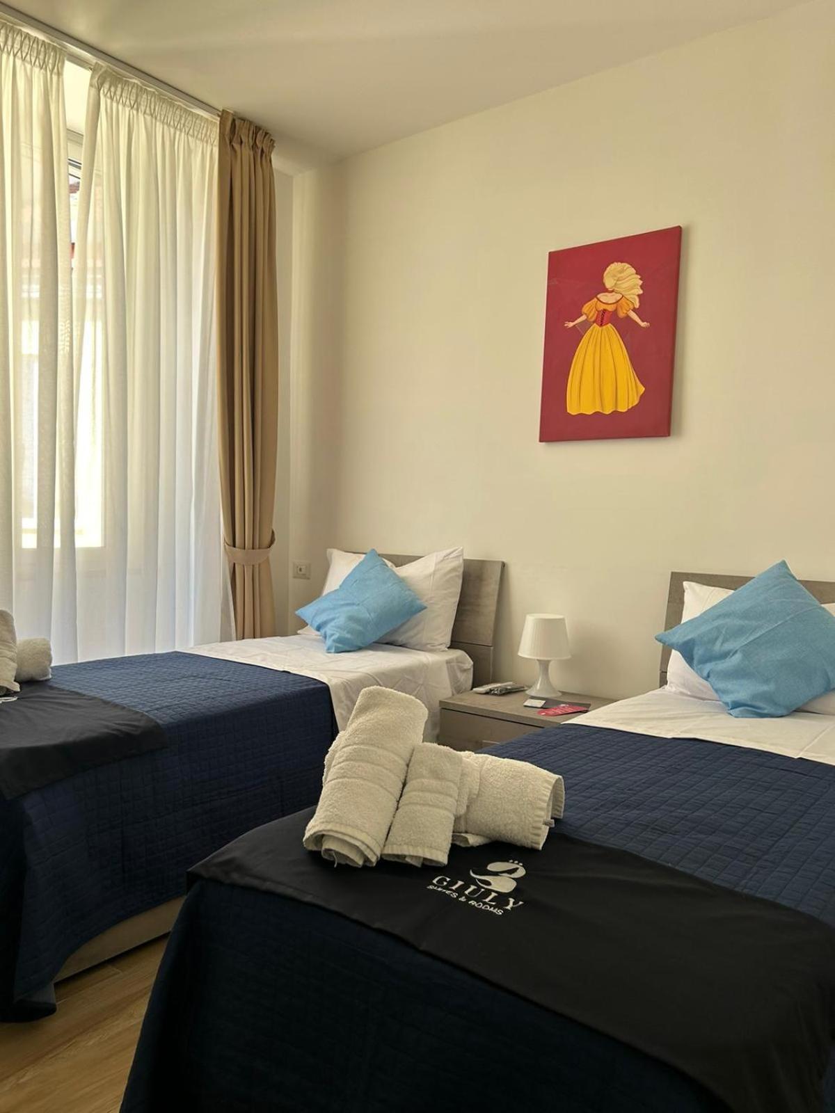 Giuly Suites & Rooms Наполи Екстериор снимка